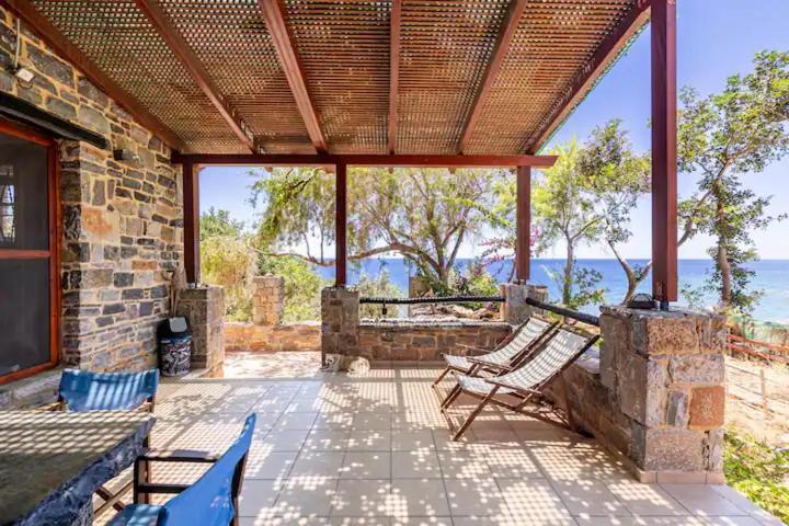 Traditional Stone House By The Sea... Kapetanianá Exterior foto